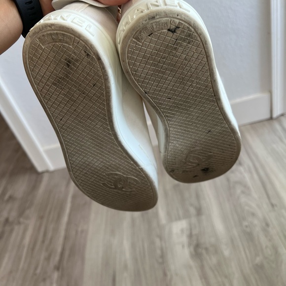 Chanel Weekender Sneakers 😍 - Picture 3 of 4